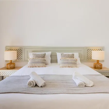 Family Holidays With Pool View Apartment *