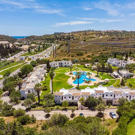 Family Holidays With Pool View *