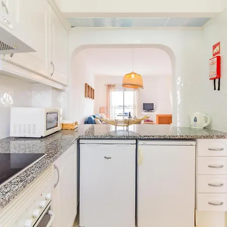 Family Holidays With Pool View Apartamento *