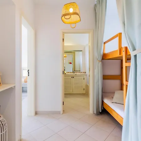 Family Holidays With Pool View *