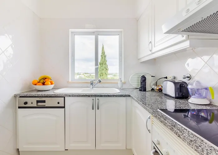 Family Holidays With Pool View *