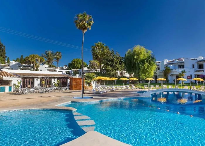 דירה Family Holidays With Pool View