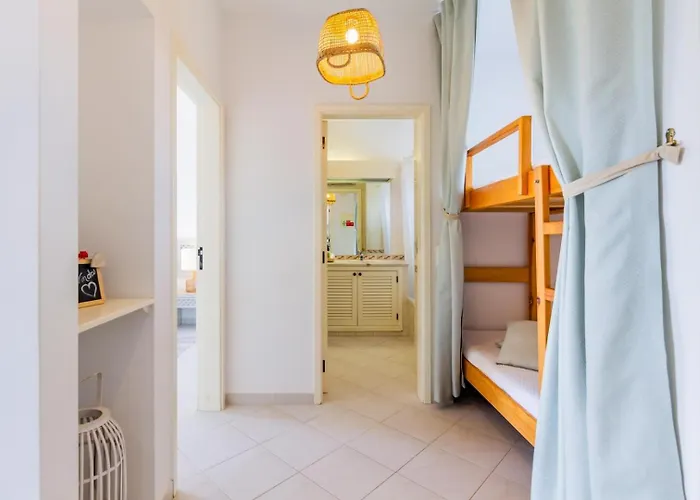 Family Holidays With Pool View *