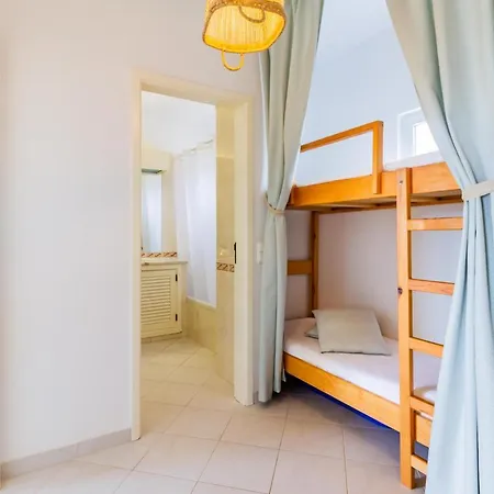 Appartement Family Holidays With Pool View
