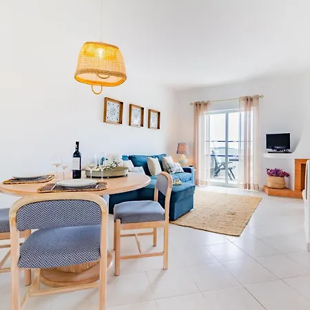 Family Holidays With Pool View * Албуфейра