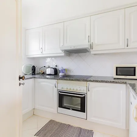 Family Holidays With Pool View *