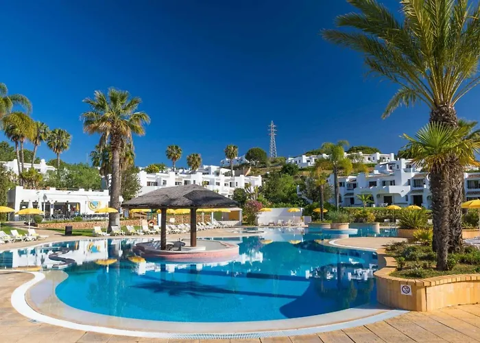 Family Holidays With Pool View Albufeira